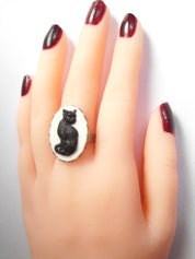 SILVER CAT CAMEO RING | THEBLACKWARDROBE.COM.