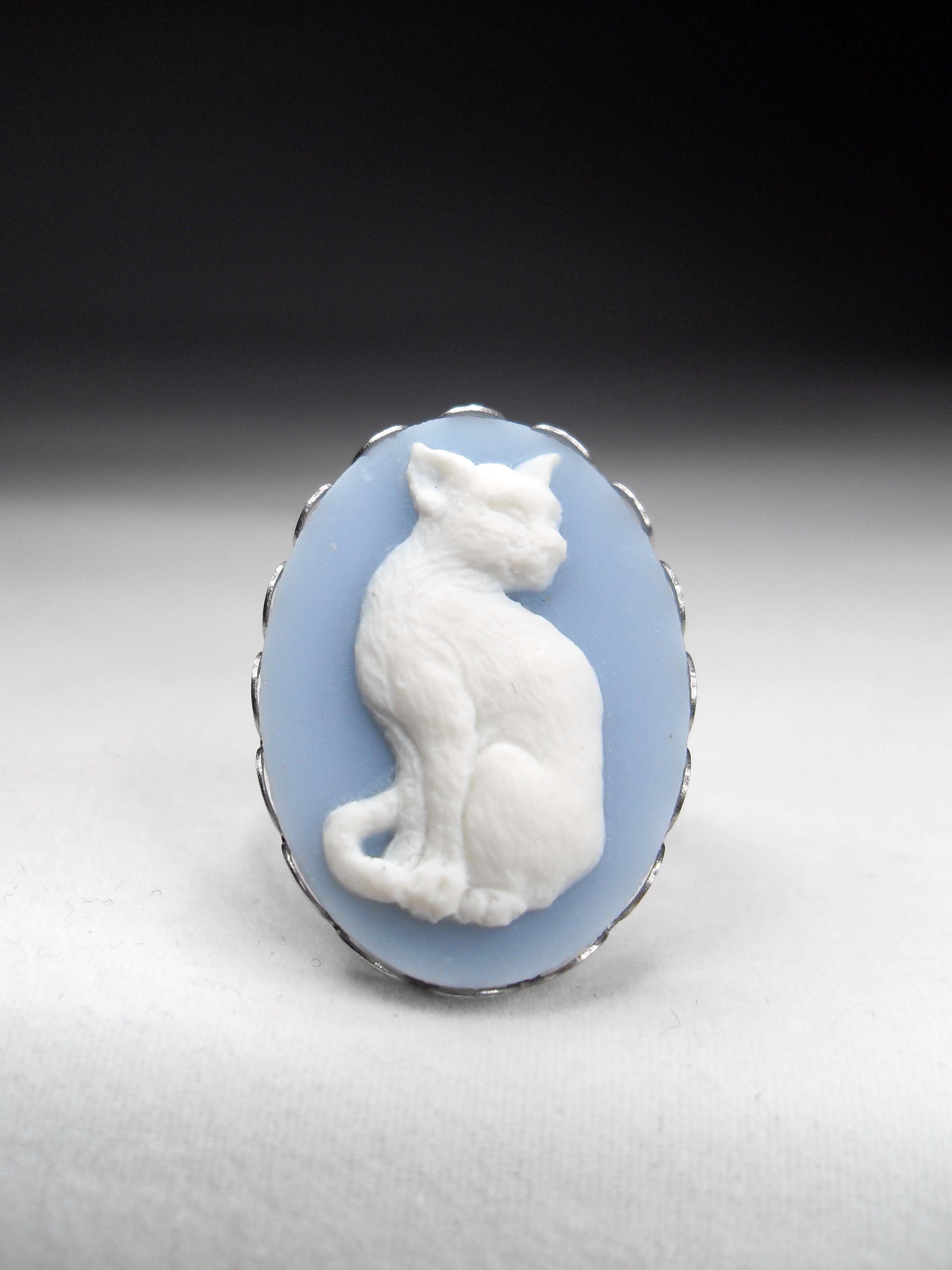 SILVER CAT CAMEO RING | THEBLACKWARDROBE.COM.