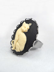 SILVER CAT CAMEO RING | THEBLACKWARDROBE.COM.