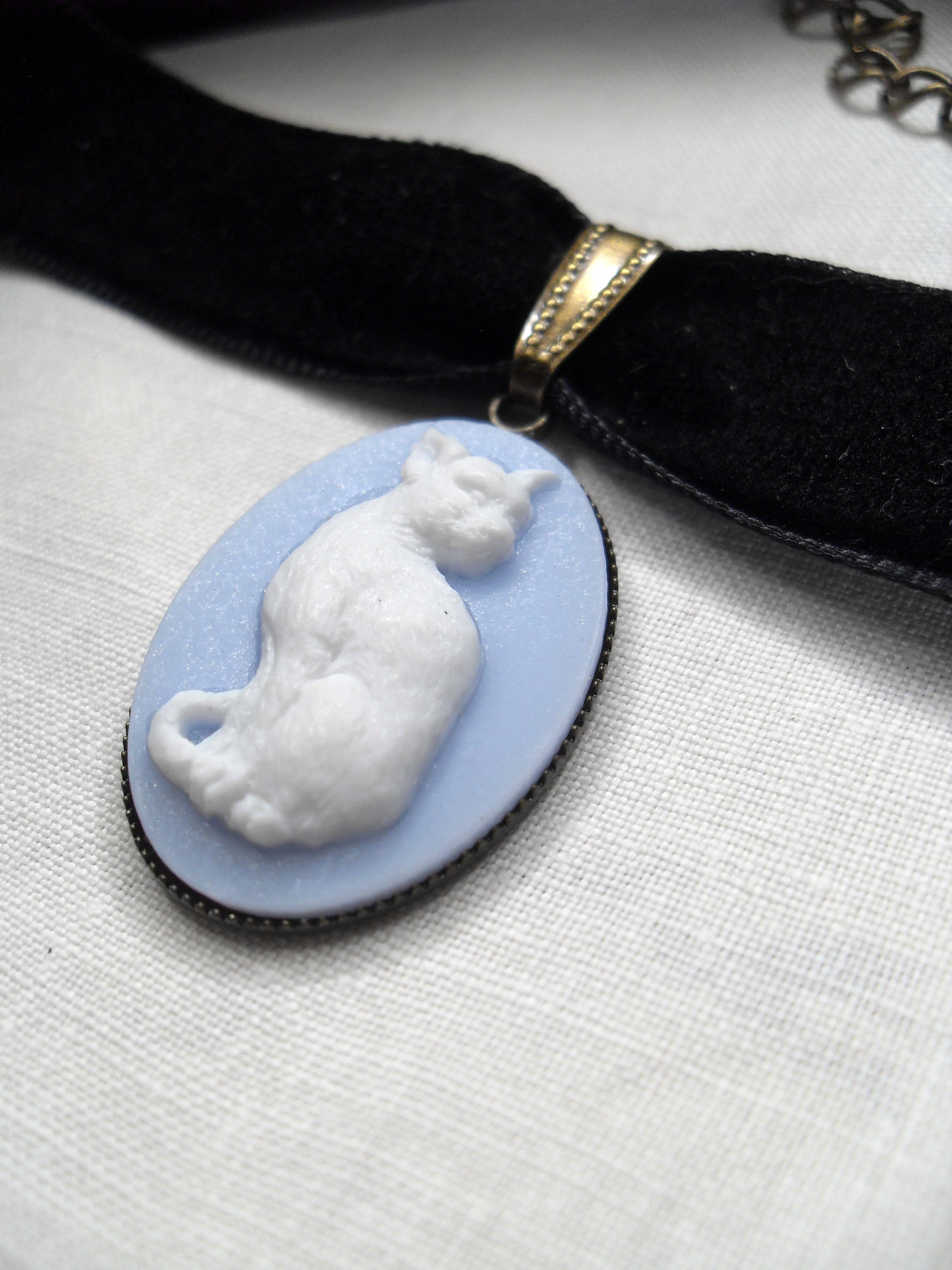CAT CAMEO CHOKER | THEBLACKWARDROBE.COM.