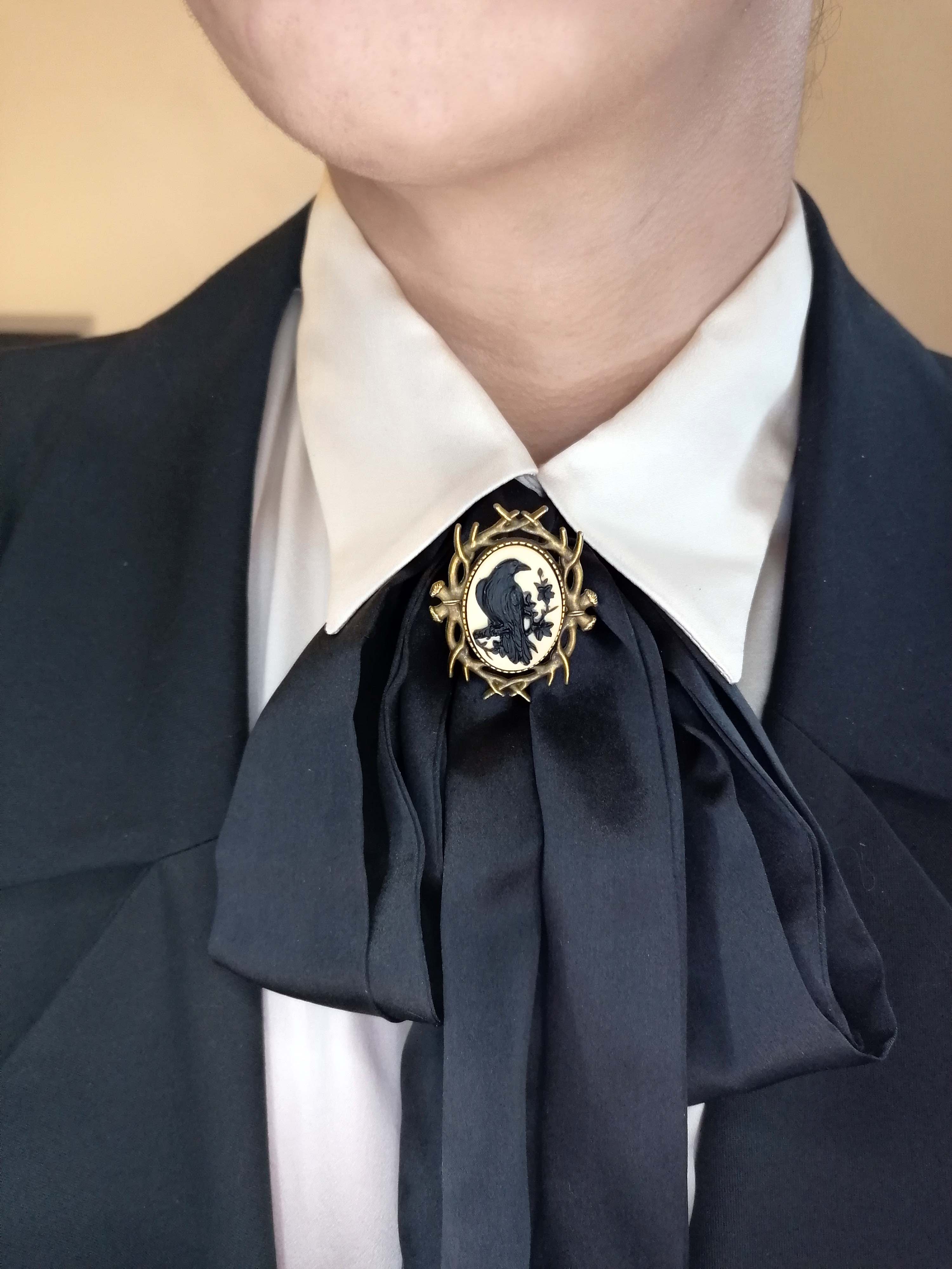 GOTHIC RAVEN CAMEO MINI-BROOCH | THEBLACKWARDROBE.COM.