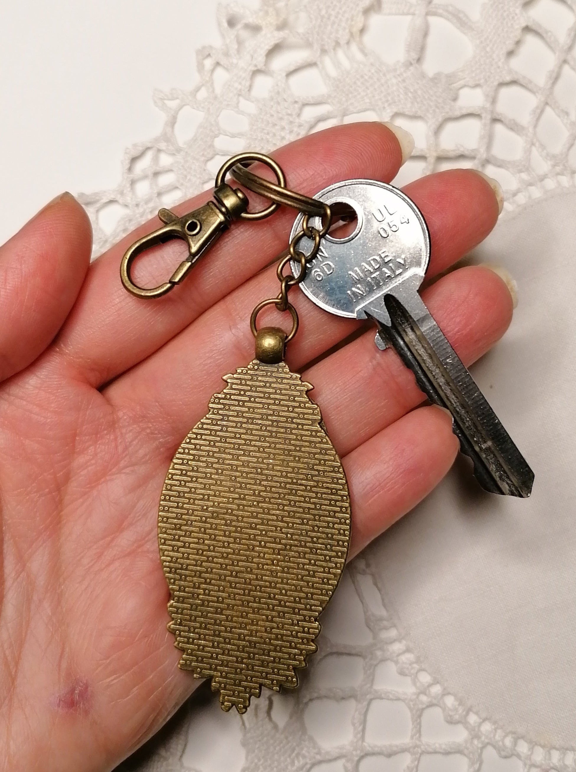 MALE SKULL CAMEO KEYRING | THEBLACKWARDROBE.COM.