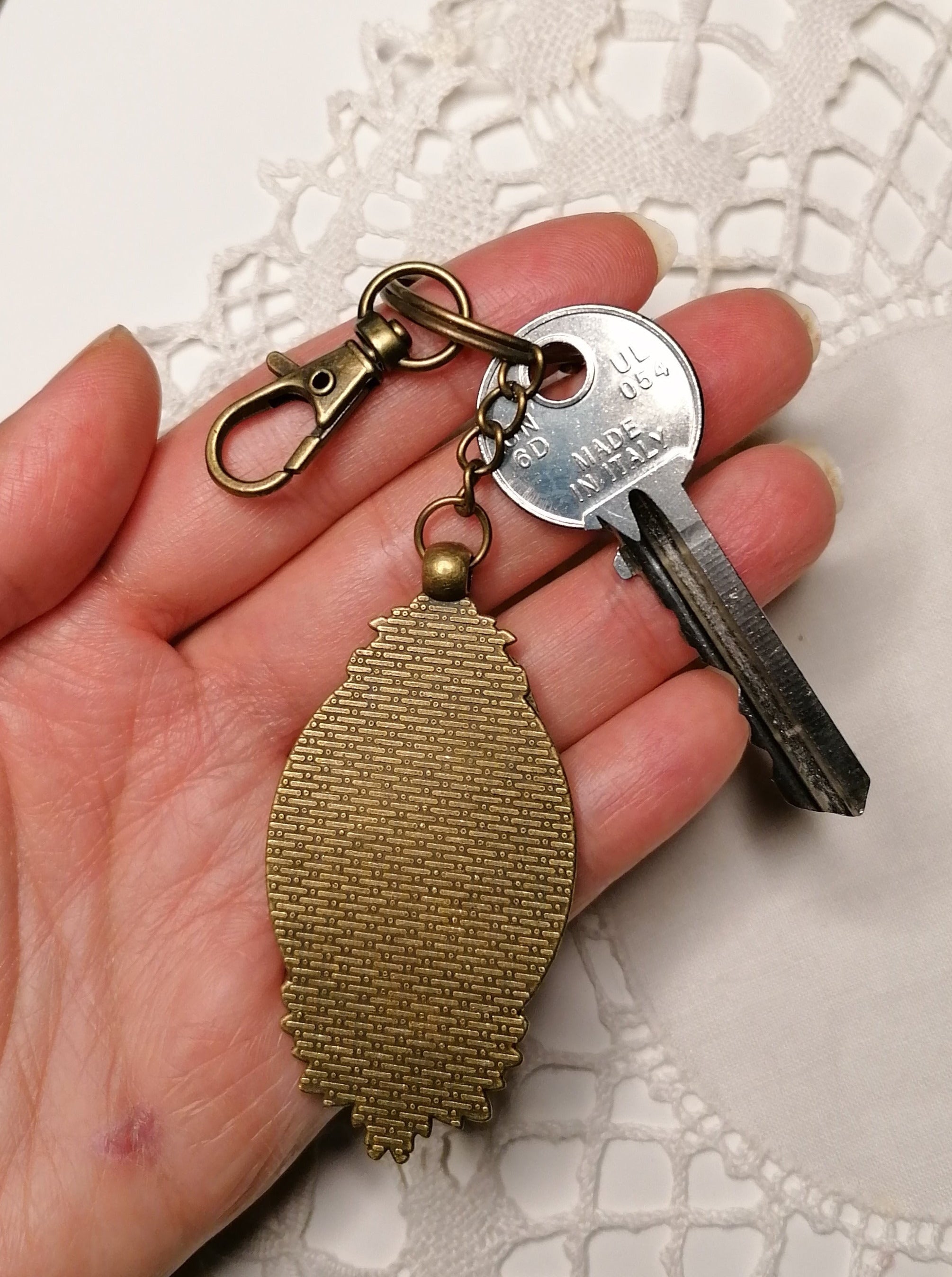 MEDUSA SKULL CAMEO KEYRING | THEBLACKWARDROBE.COM.