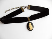 CAT CAMEO CHOKER | THEBLACKWARDROBE.COM.