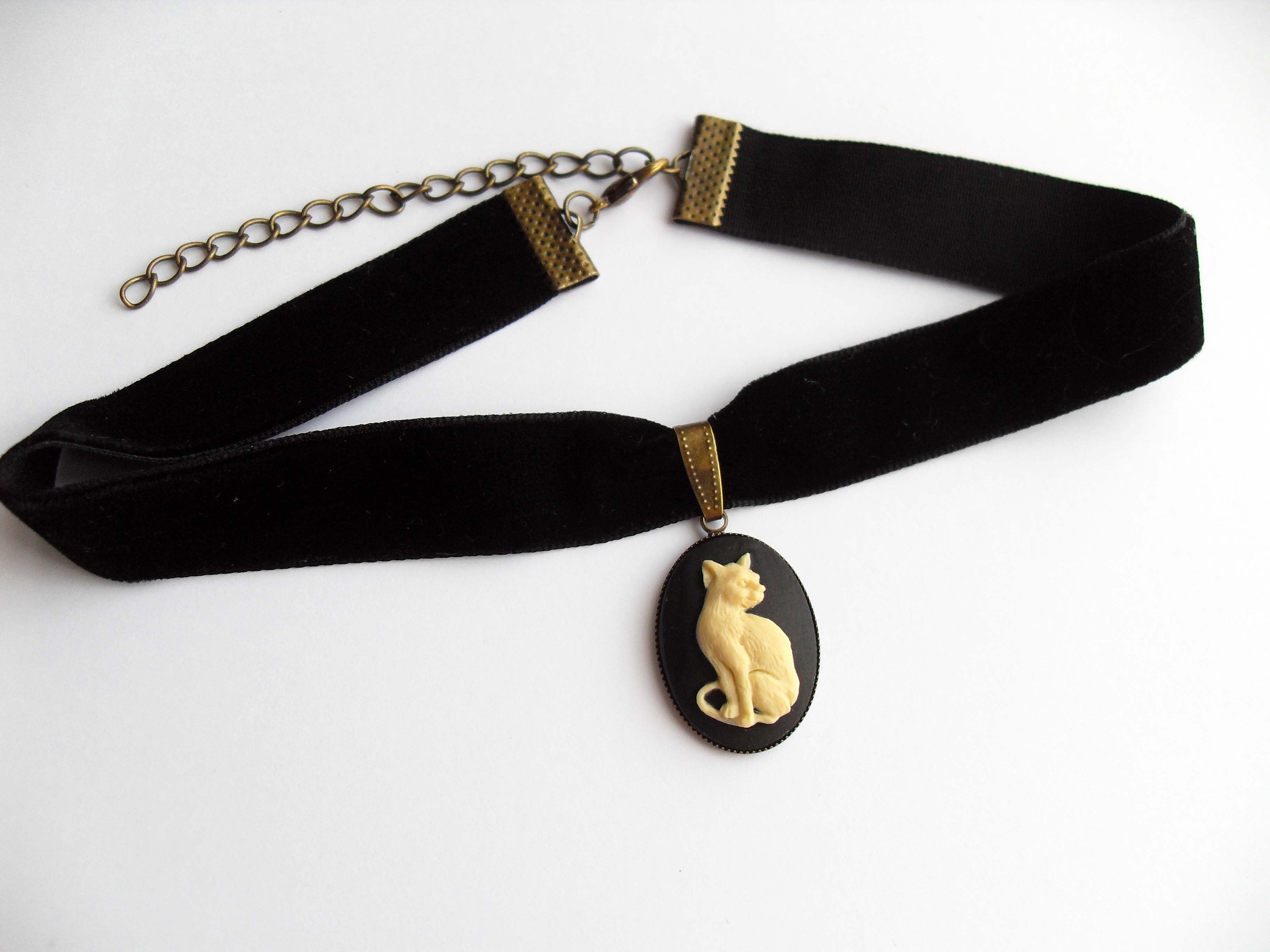 CAT CAMEO CHOKER | THEBLACKWARDROBE.COM.