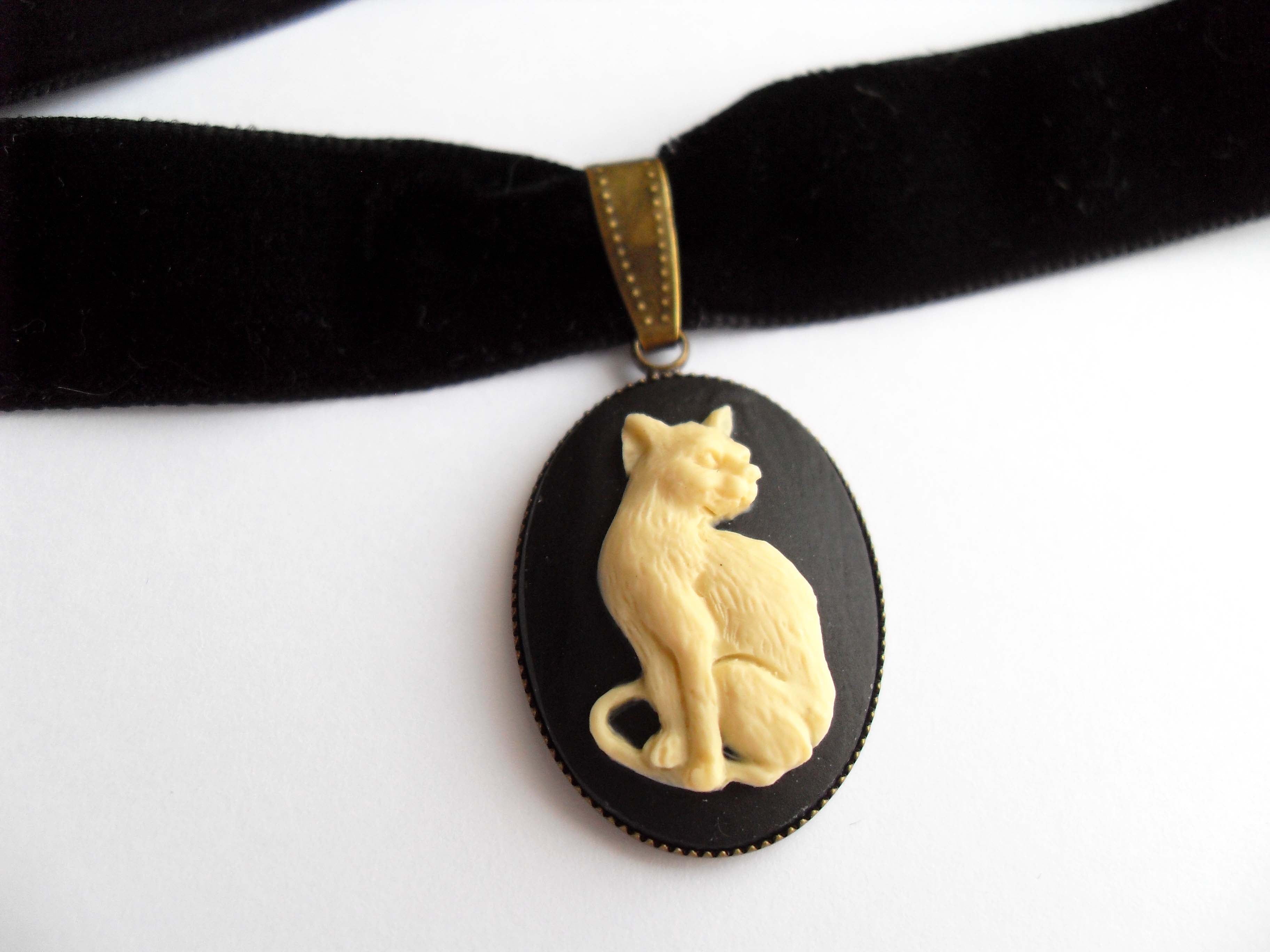 CAT CAMEO CHOKER | THEBLACKWARDROBE.COM.