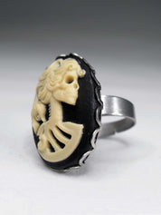 SILVER LADY SKULL CAMEO RING | THEBLACKWARDROBE.COM.