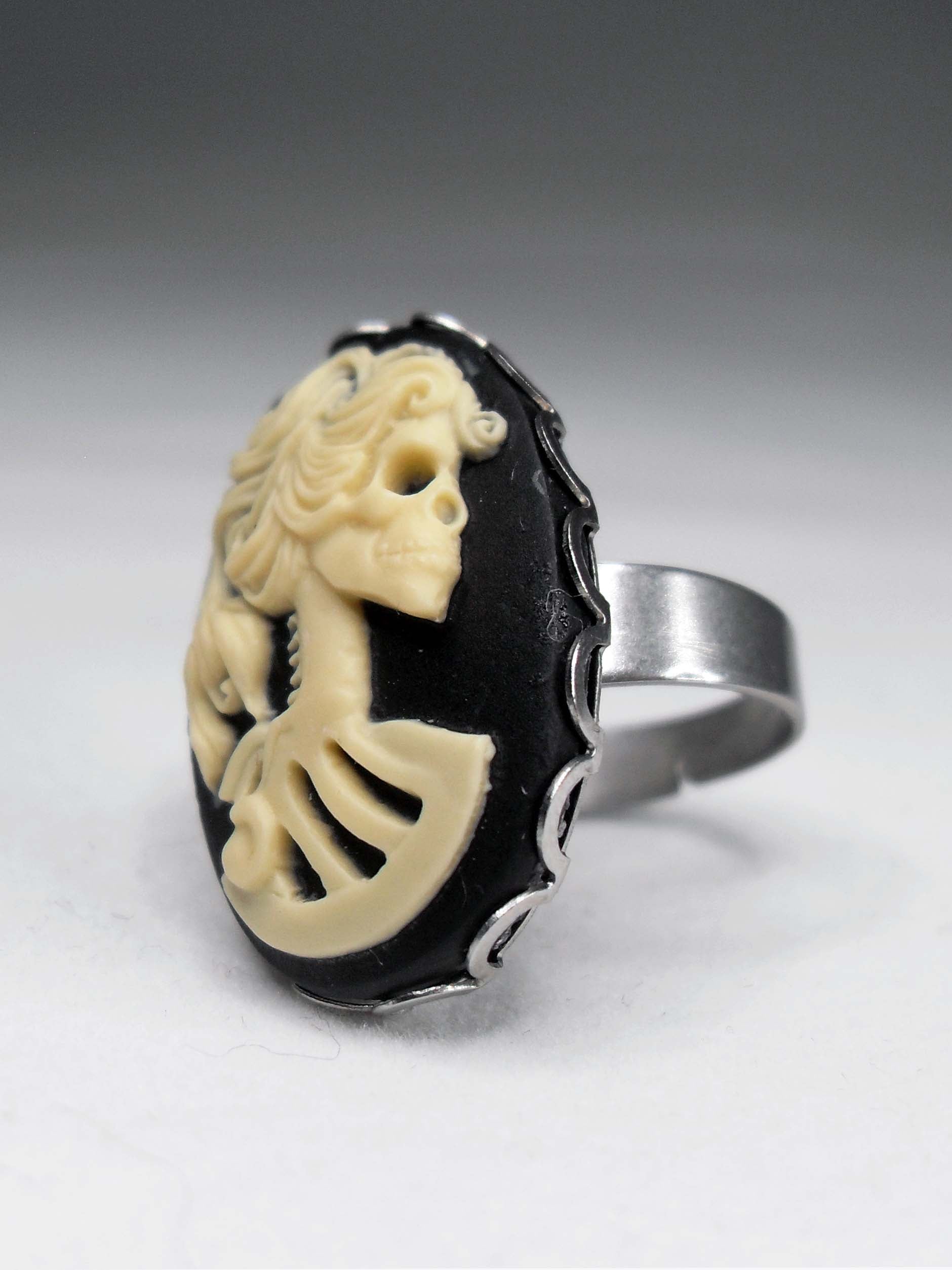 SILVER LADY SKULL CAMEO RING | THEBLACKWARDROBE.COM.
