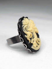 SILVER LADY SKULL CAMEO RING | THEBLACKWARDROBE.COM.