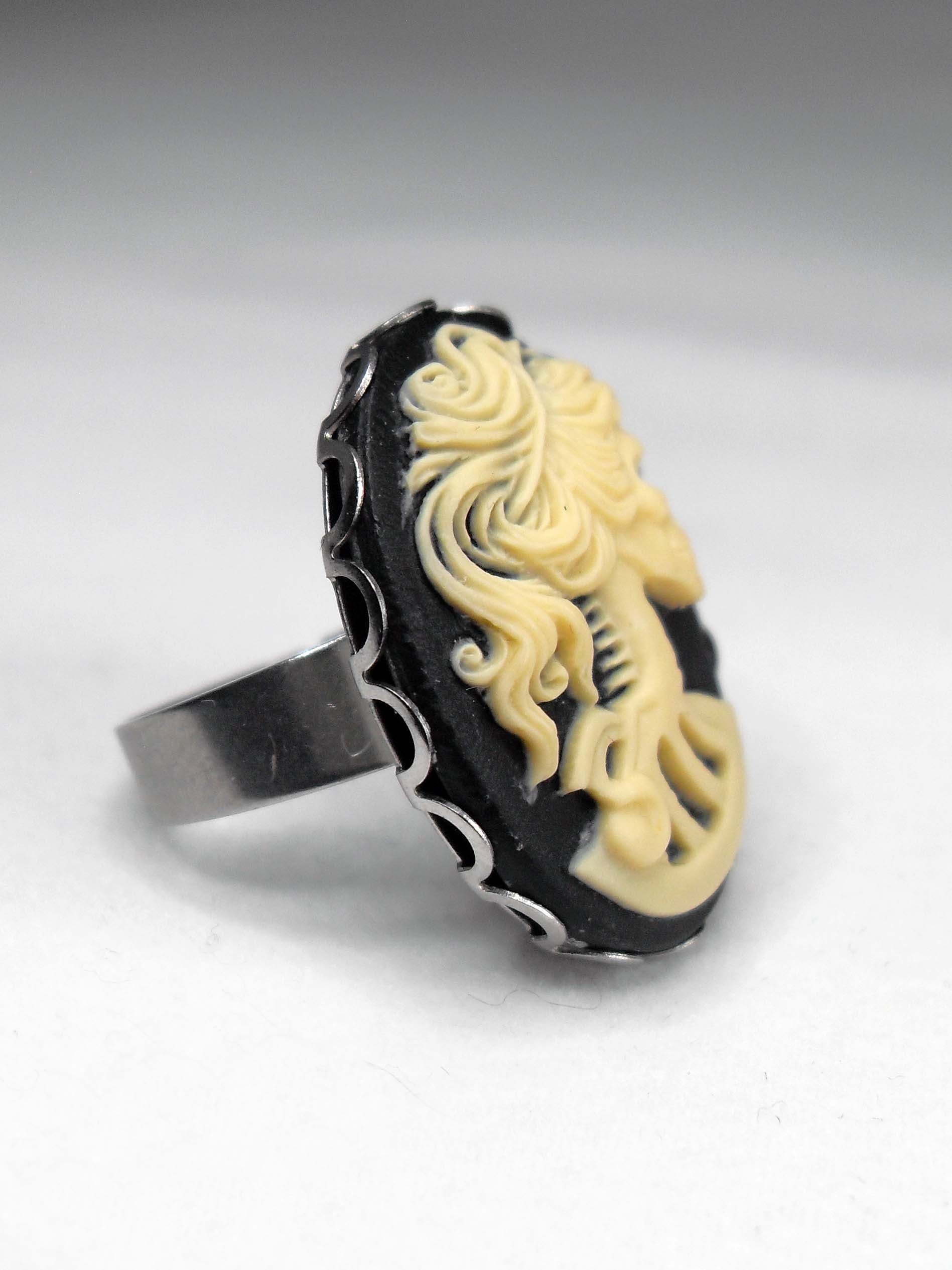 SILVER LADY SKULL CAMEO RING | THEBLACKWARDROBE.COM.