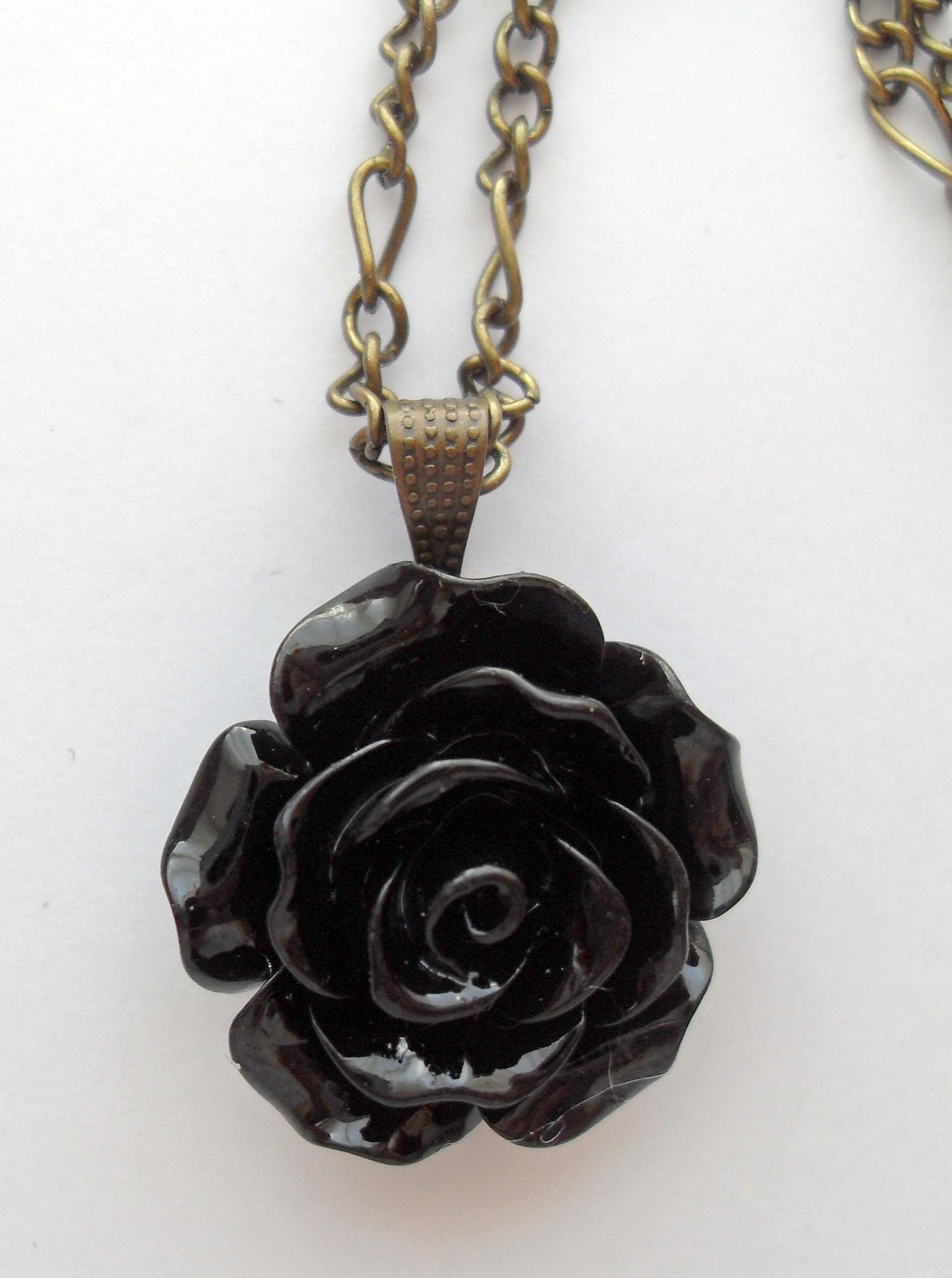BLACK ROSE NECKLACE THEBLACKWARDROBE.COM