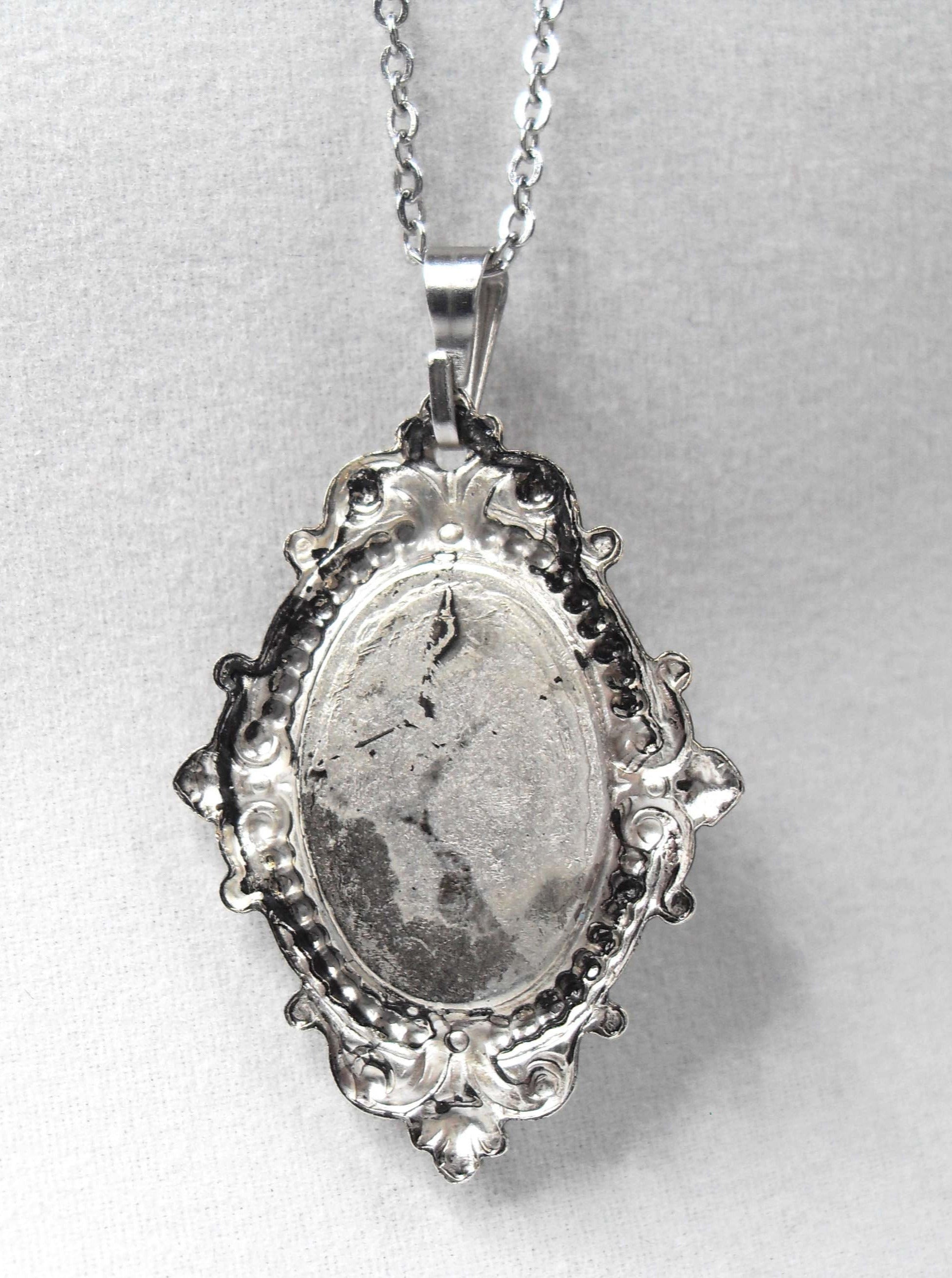 GOTHIC FRAME SKULL NECKLACE | THEBLACKWARDROBE.COM.