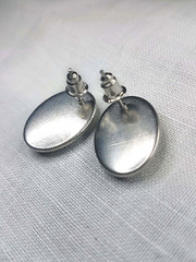 SMALL ROSE CAMEO STUD EARRINGS | THEBLACKWARDROBE.COM.